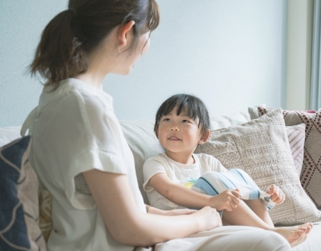 お母さんと子どもの写真